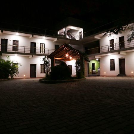 Golds Club & Resort Bayappanhalli Eksteriør bilde