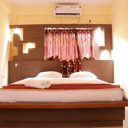 Golds Club & Resort Bayappanhalli Eksteriør bilde