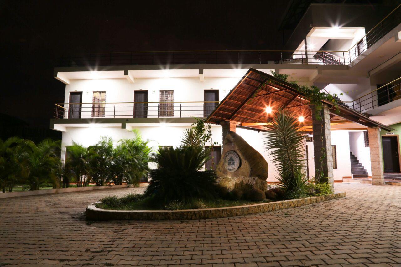 Golds Club & Resort Bayappanhalli Eksteriør bilde