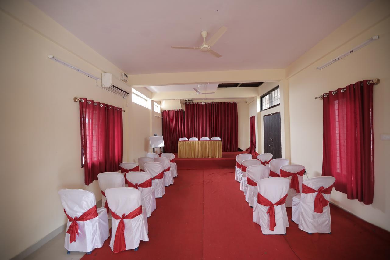 Golds Club & Resort Bayappanhalli Eksteriør bilde