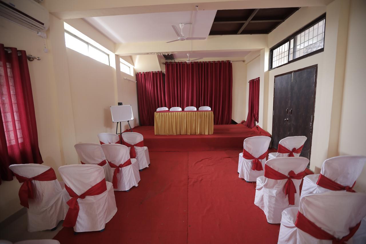 Golds Club & Resort Bayappanhalli Eksteriør bilde
